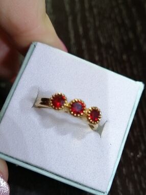 Sarah Coventry Trinity Adjustable Vintage Ring With Red Crystals